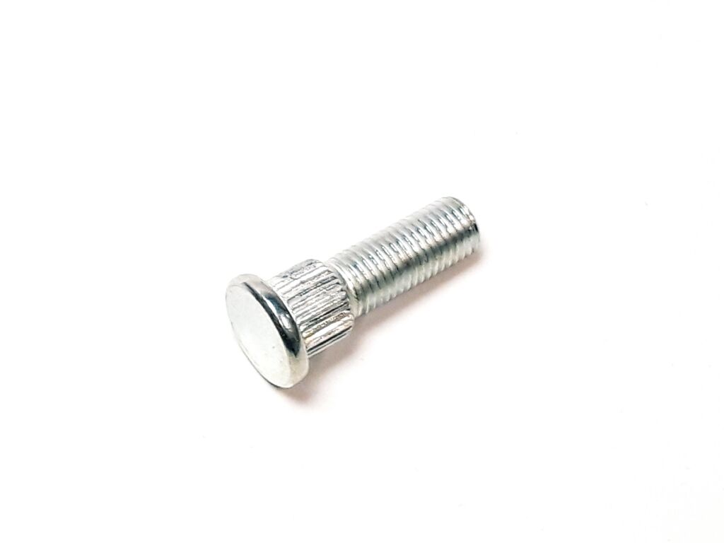 rear wheel bolt installation