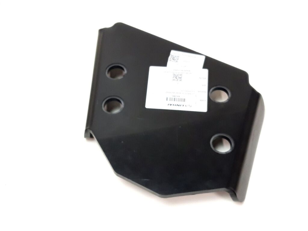 LOWER A-ARM BOARD GUARD, LR