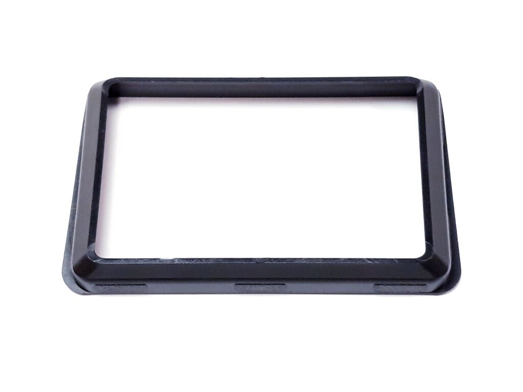 SMALL BEZEL OF INSTRUMENT HOOD